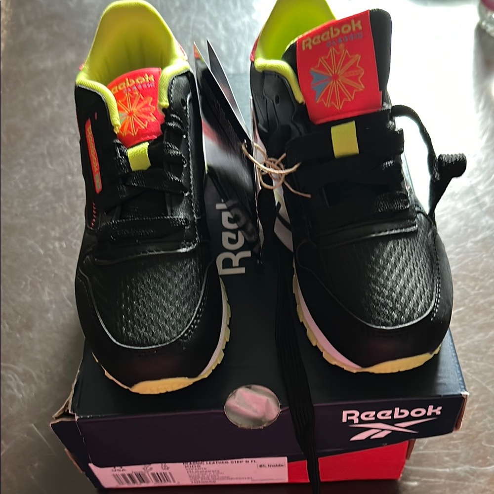Reebok Black and Yellow Sneakers with Athletic Design